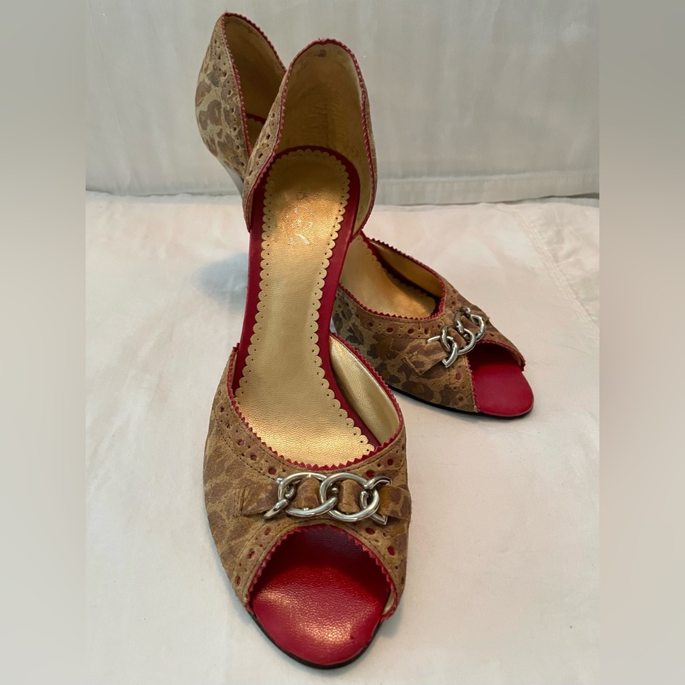 👠 BCBG Genuine Leather Heels!